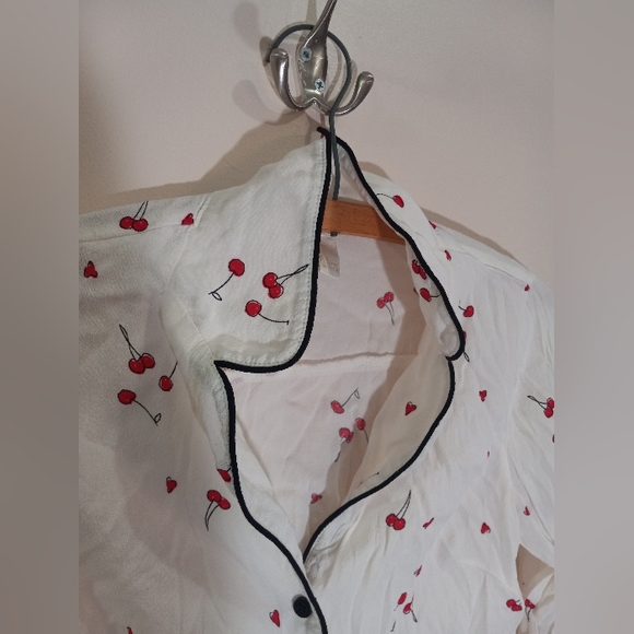 Forever 21 Cherry S lightweight long sleeve - Picture 7 of 10